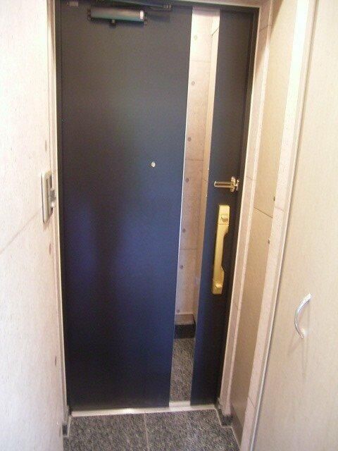 玄関　※写真は別部屋
