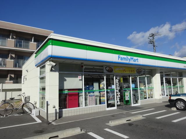 コンビニ　ファミリーマート（コンビニ）まで20m