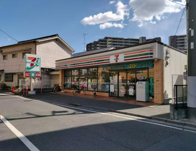 コンビニ　セブンイレブン 足立中川1丁目店（コンビニ）まで308m