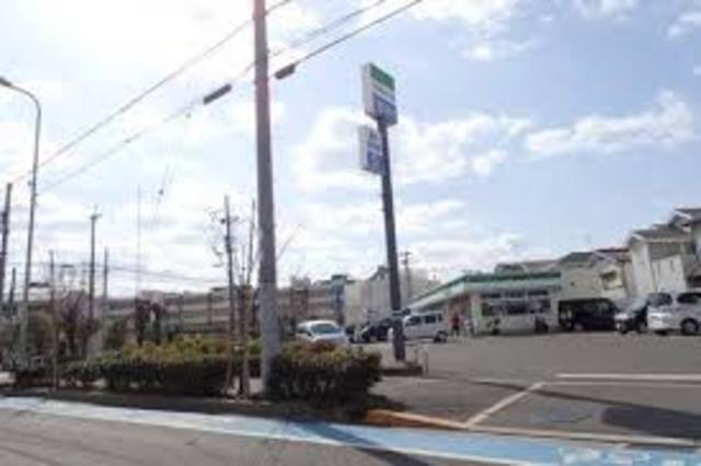 コンビニ　ファミリーマート高石加茂三丁目店（コンビニ）まで923m