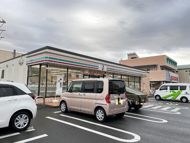 コンビニ　セブンイレブン焼津小柳津店（コンビニ）まで213m