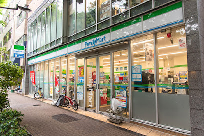 コンビニ　ファミリーマート　 阿佐谷南三丁目店（コンビニ）まで209m