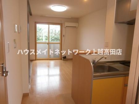 居室・リビング　ＬＤＫ11.0帖（部分的参考206号室反転室内写真）