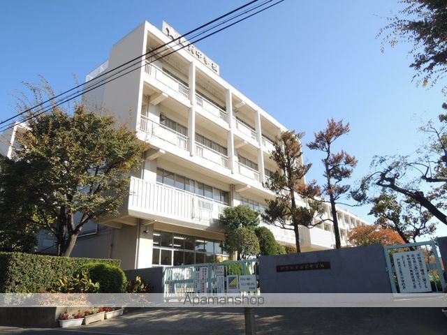 中学校　戸田市立喜沢中学校（中学校）まで713m
