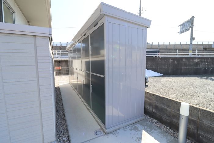その他設備　タイヤなどしまえるトランクルームもございます♪
