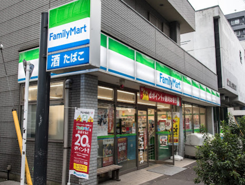コンビニ　ファミリーマート 杉並下高井戸四丁目店（コンビニ）まで231m
