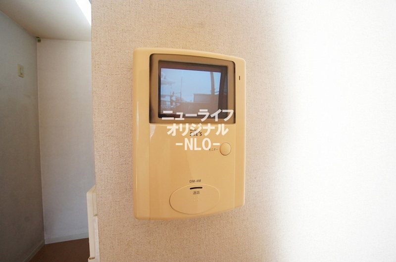 セキュリティ　来訪者を確認出来るモニター付きのインターホンで安心☆