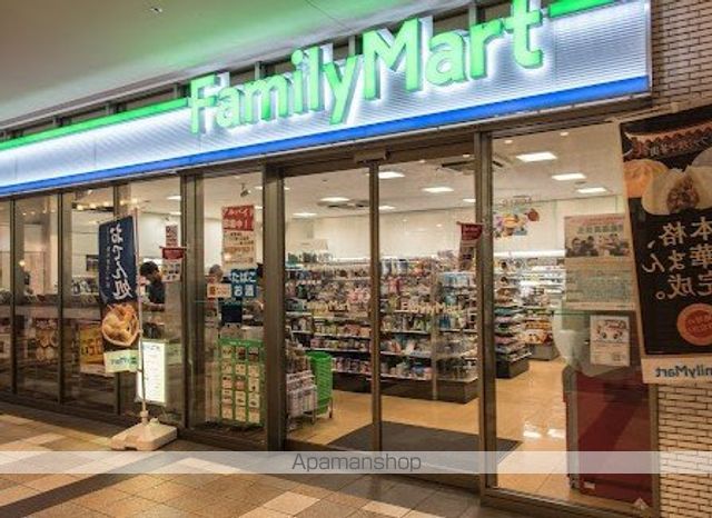 コンビニ　ファミリーマートアワーズイン阪急ツイン館店（コンビニ）まで164m