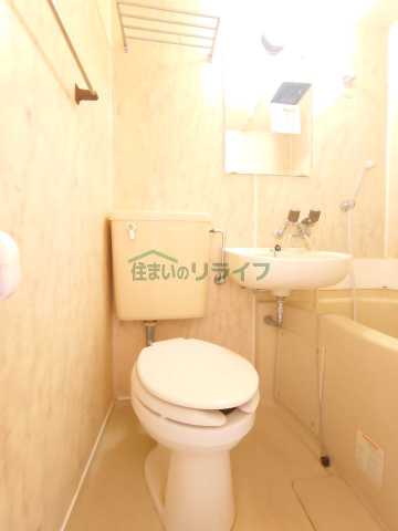 東急世田谷線 三軒茶屋駅 徒歩10分 4階建 築40年のトイレ写真