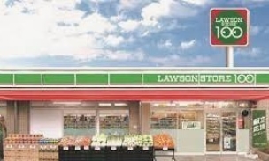 コンビニ　ローソンストア100新宿早稲田通店（コンビニ）まで161m