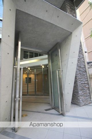 地下鉄御堂筋線 心斎橋駅 徒歩8分 11階建 築20年の外観写真