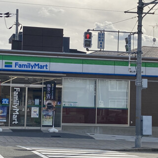 コンビニ　ファミリーマート 勝山南一丁目店（コンビニ）まで182m