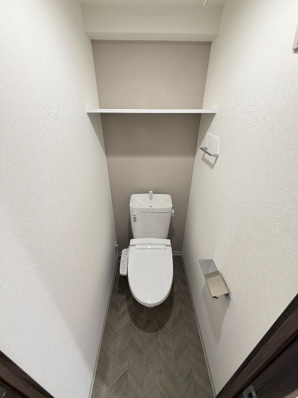 地下鉄千日前線 今里駅 徒歩5分 9階建 築1年のトイレ写真