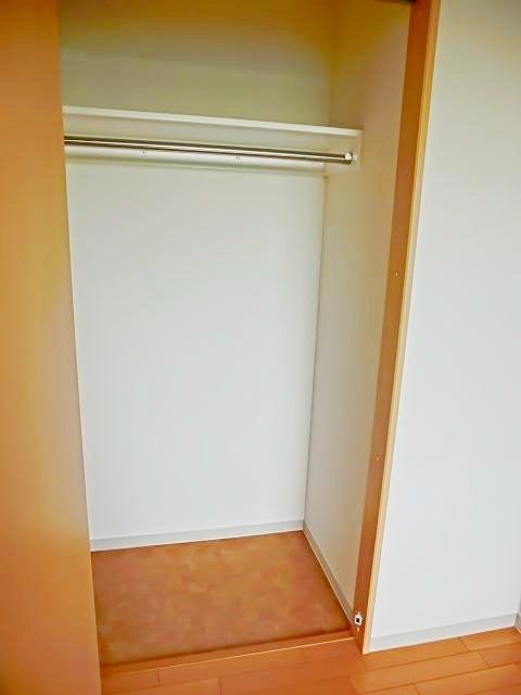 収納　使いやすいパイプ付収納