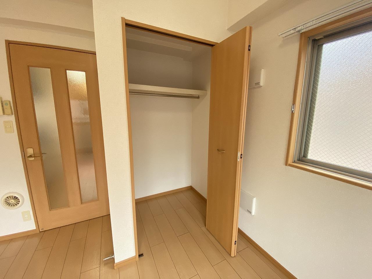 収納　洋服も掛けて収納できるクローゼット付き♪