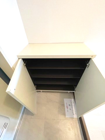 収納　イメージとして同建物他部屋を表示しています