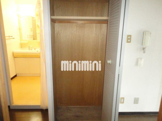 その他設備　洗面所横にも収納があります