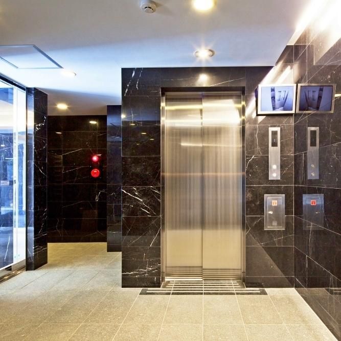 都営三田線 御成門駅 徒歩5分 9階建 築15年の外観写真