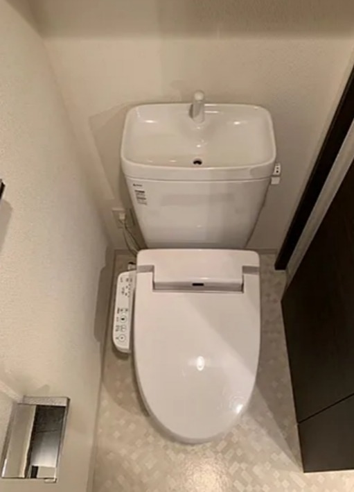 都営三田線 御成門駅 徒歩5分 9階建 築15年のトイレ写真