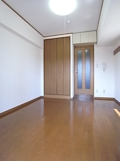 サテライトビルIの居間写真