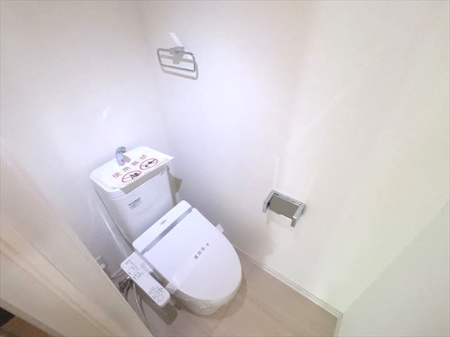 阪神本線 青木駅 徒歩4分 2階建 築10年のトイレ写真
