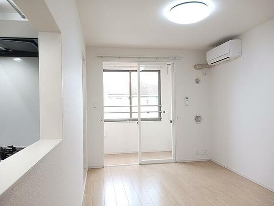 富山地鉄不二越上滝 南富山駅 徒歩27分 3階建 築8年の居間写真