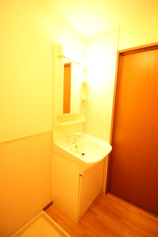 洗面設備　※掲載写真は同タイプ住戸の参考写真です。間取り・内装等が異な