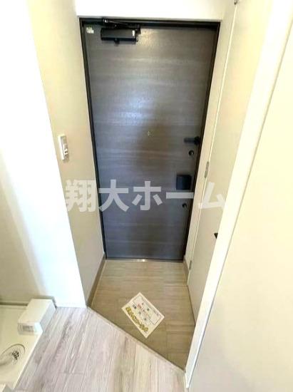 ドゥーエ西大島IIIの玄関写真