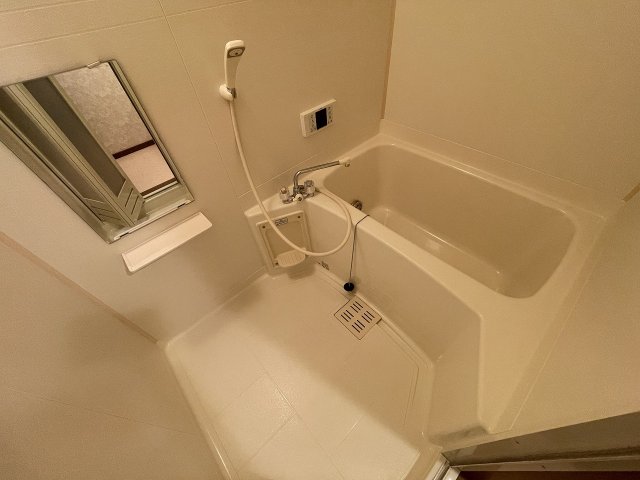 バス・シャワールーム　コンパクトで使いやすいお風呂です