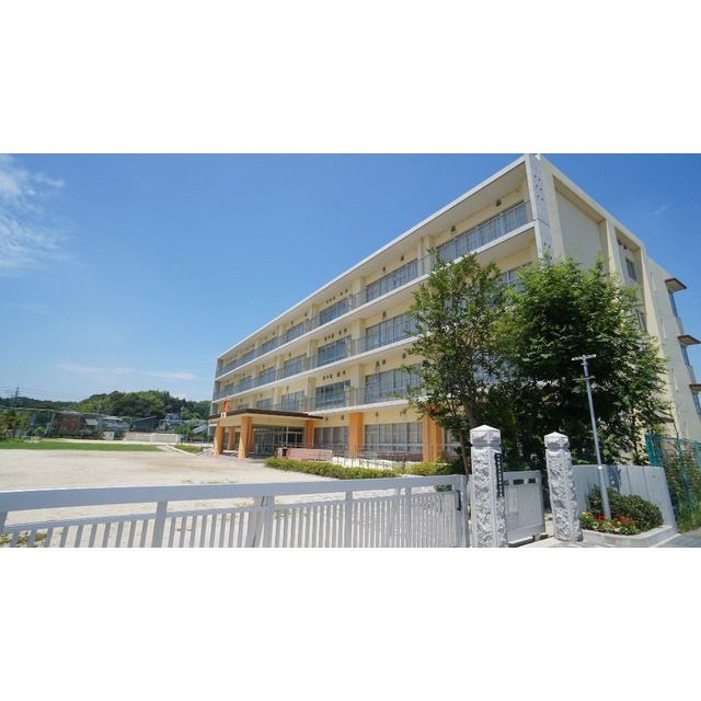 小学校　四日市市立河原田小学校（小学校）まで365m