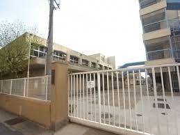 小学校　御蔵小学校（小学校）まで293m