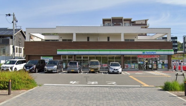 コンビニ　ファミリーマート　茨木彩都やまぶき（コンビニ）まで849m