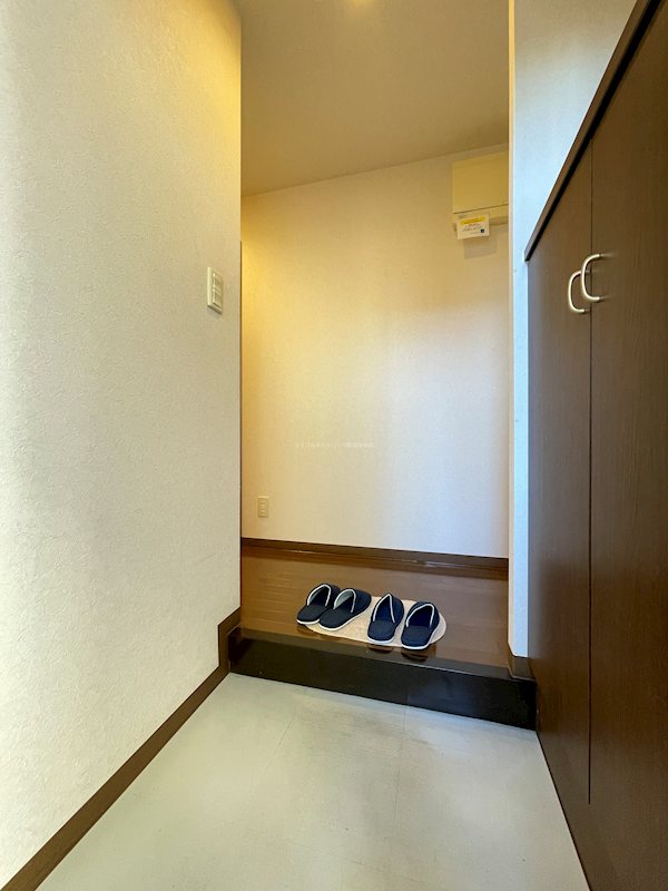 玄関　モデルルーム写真。家具家電はつきません。