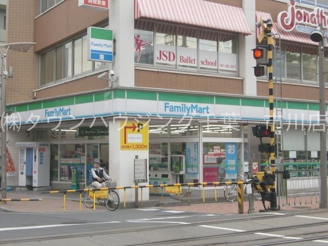 コンビニ　ファミリーマート（コンビニ）まで100m