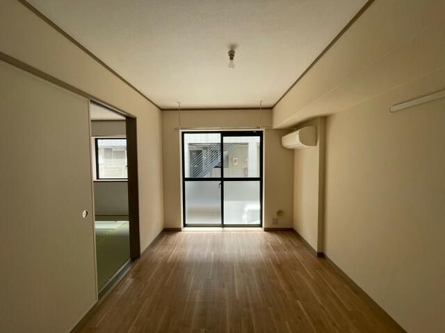 アベニュー城山A棟の居間写真