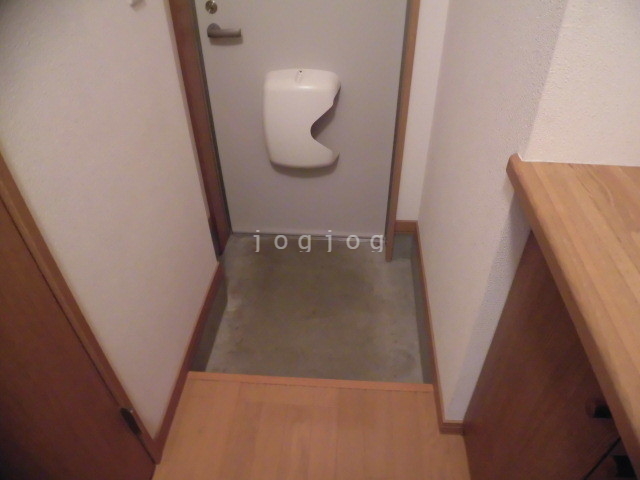 玄関　明るい開放的な玄関です。