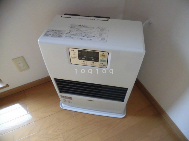 その他設備　冬はあったか石油ストーブです。