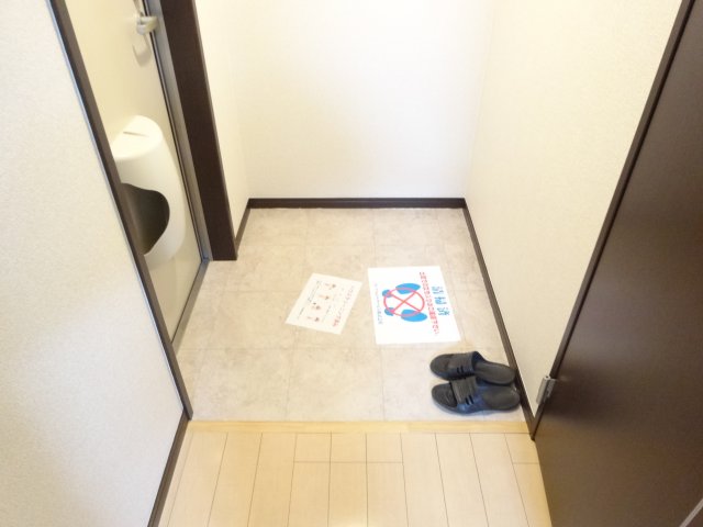 フローラ河内長野の玄関写真