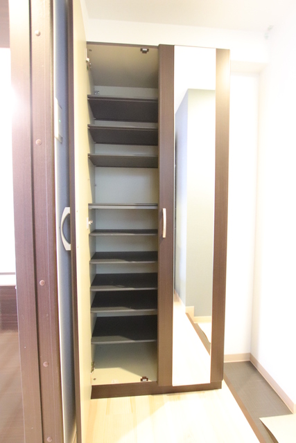 玄関　※他号室参考写真　シューズＢＯＸ