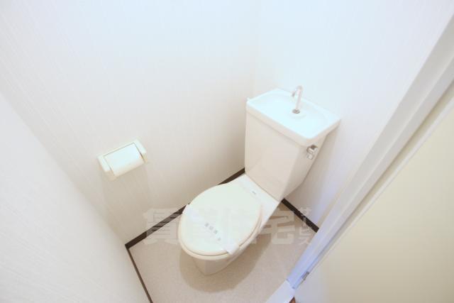 ＪＲ東海道本線 千里丘駅 徒歩8分 3階建 築37年のトイレ写真