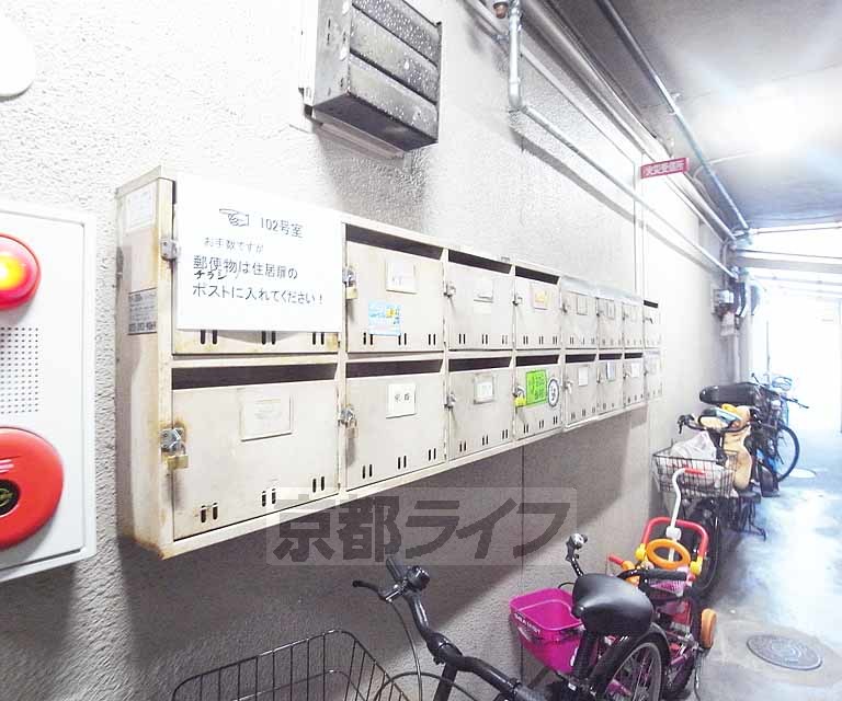 春日マンションの外観写真