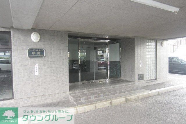 エントランス　エントランスにはオートロック付