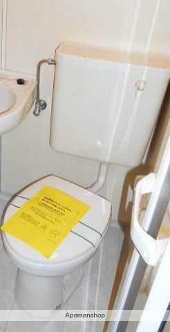 京急本線 鶴見市場駅 徒歩8分 4階建 築35年のトイレ写真