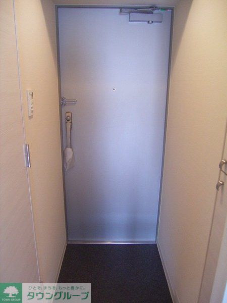 フェニックス伊勢佐木町弐番館の玄関写真