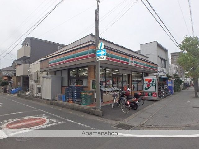 コンビニ　セブンイレブン（コンビニ）まで745m