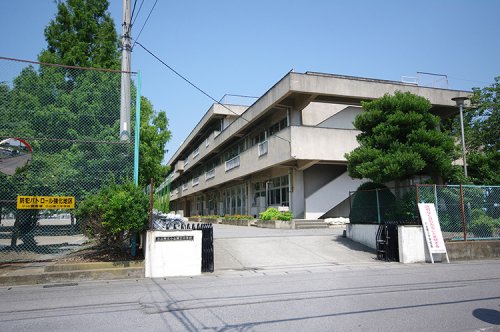 中学校　小山市立小山第三中学校（中学校）まで1690m