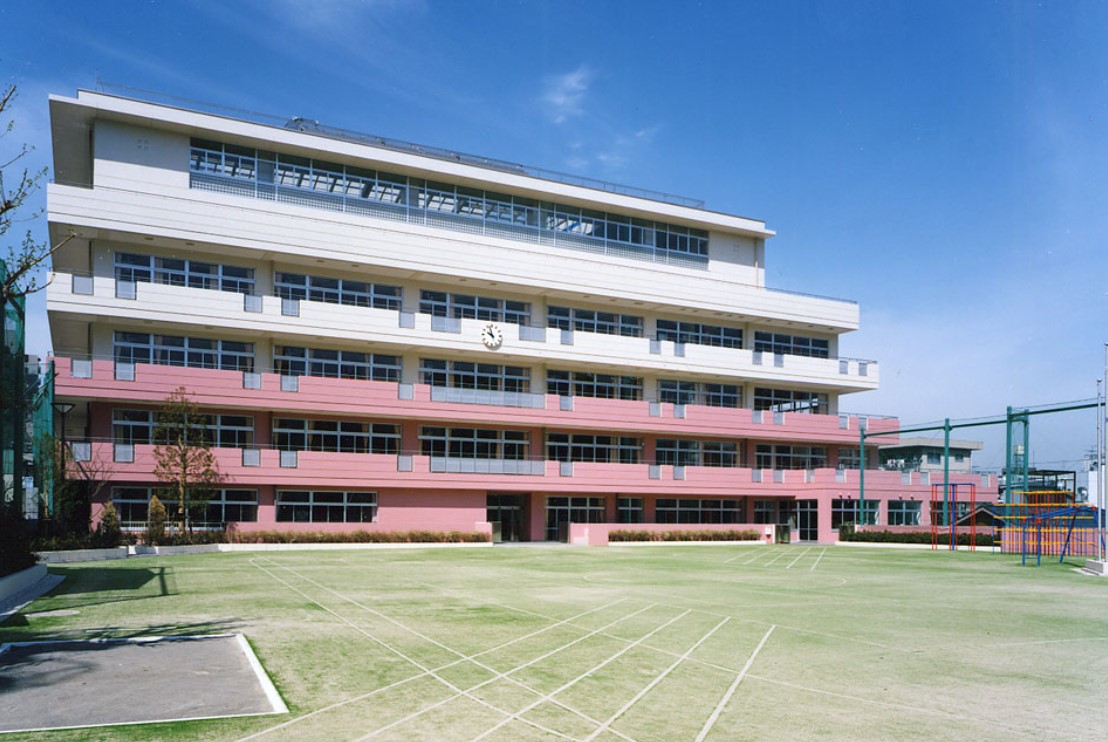 小学校　文京区立本郷小学校（小学校）まで320m
