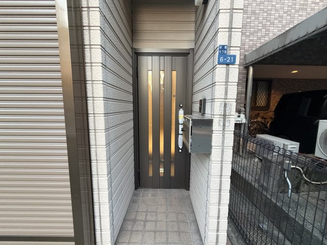 谷町7丁目貸家の玄関写真