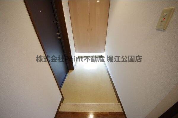 地下鉄千日前線 西長堀駅 徒歩5分 14階建 築28年の玄関写真