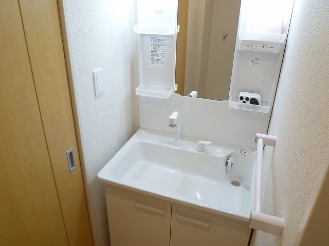 洗面設備　コンパクトで使いやすい洗面所